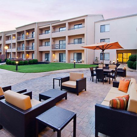 Courtyard By Marriott Huntsville University Drive Exteriör bild