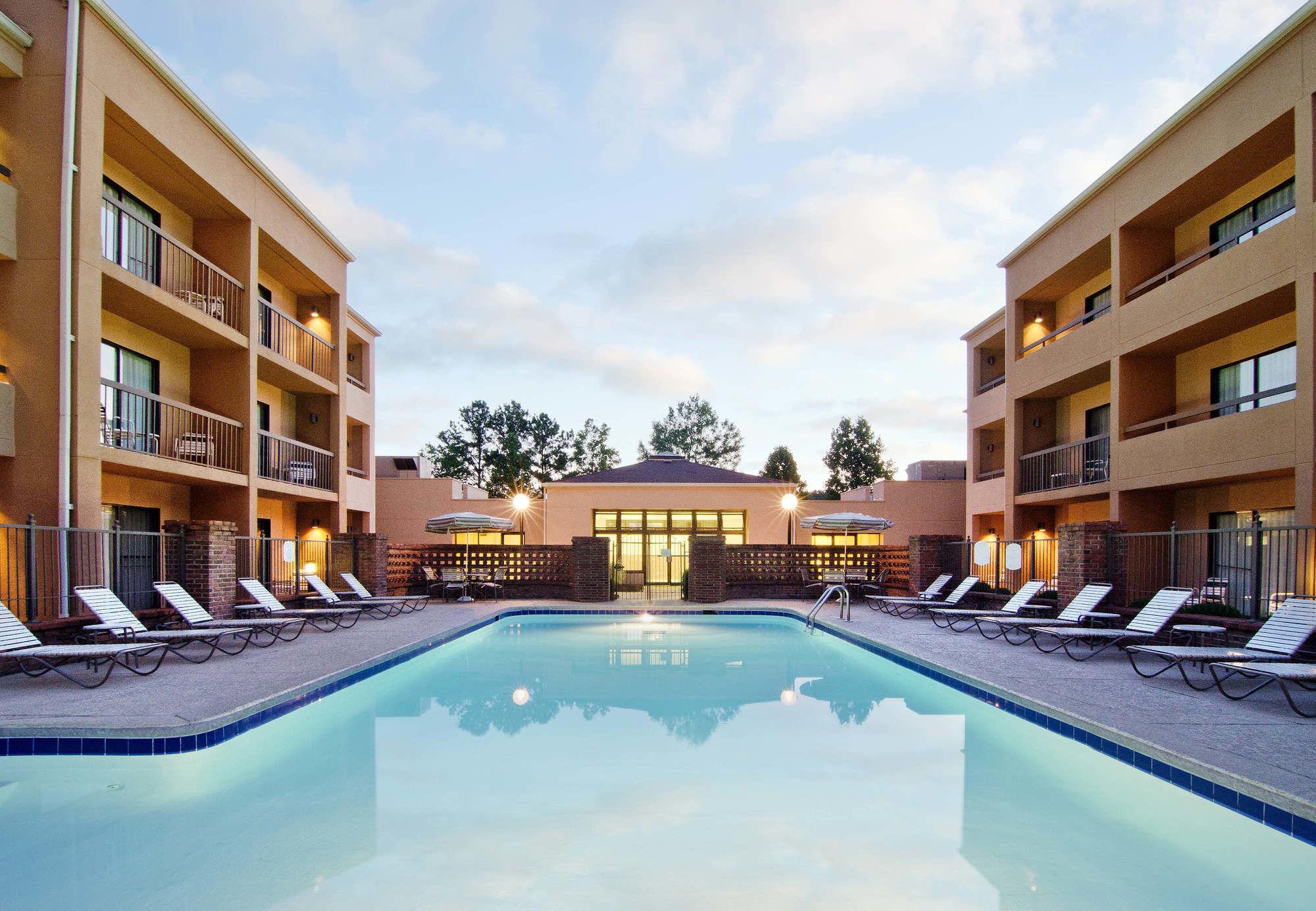 Courtyard By Marriott Huntsville University Drive Exteriör bild