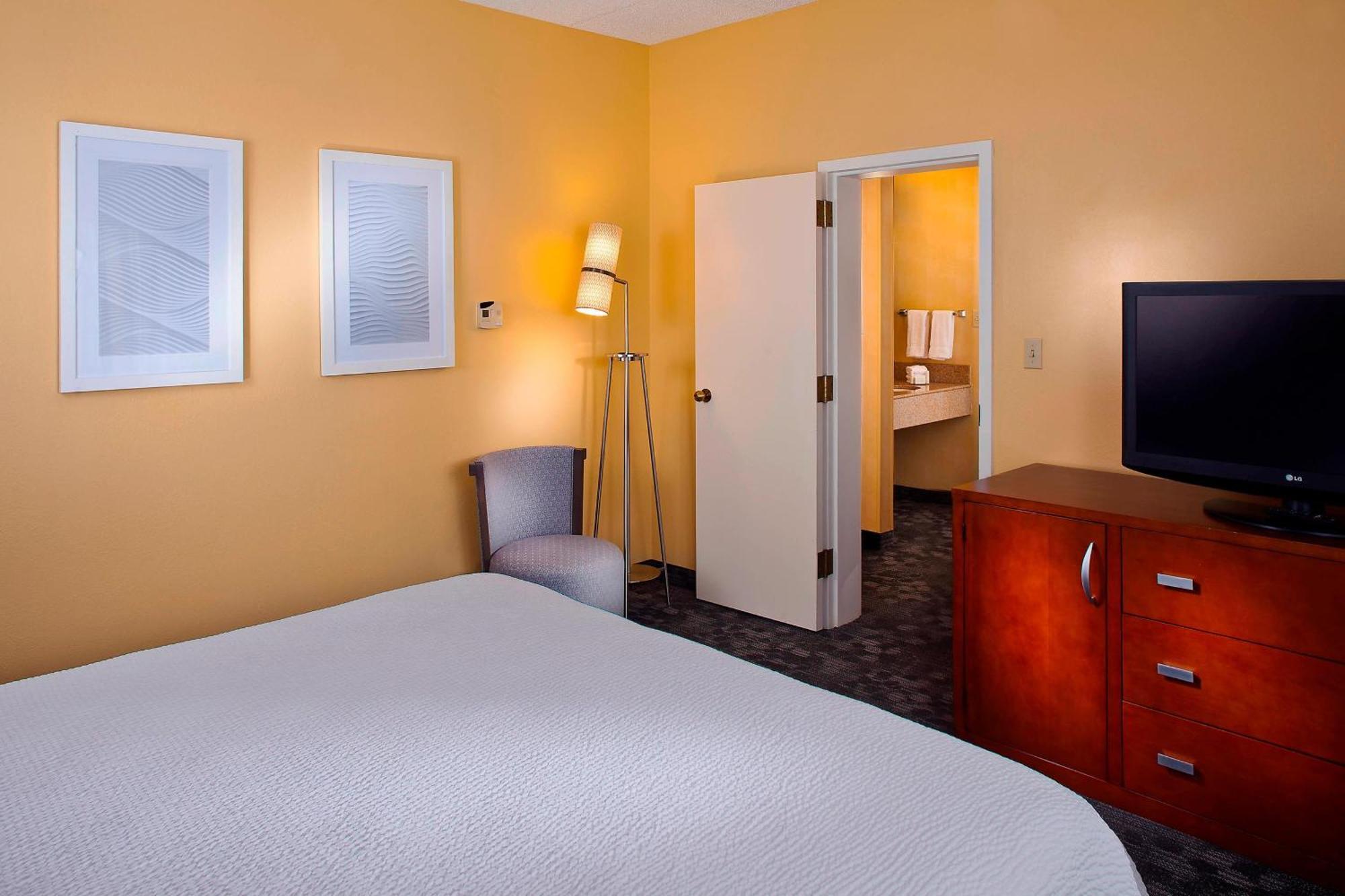 Courtyard By Marriott Huntsville University Drive Exteriör bild