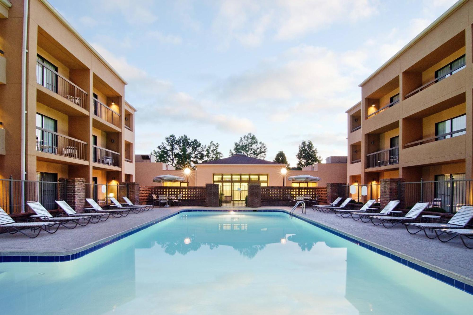 Courtyard By Marriott Huntsville University Drive Exteriör bild