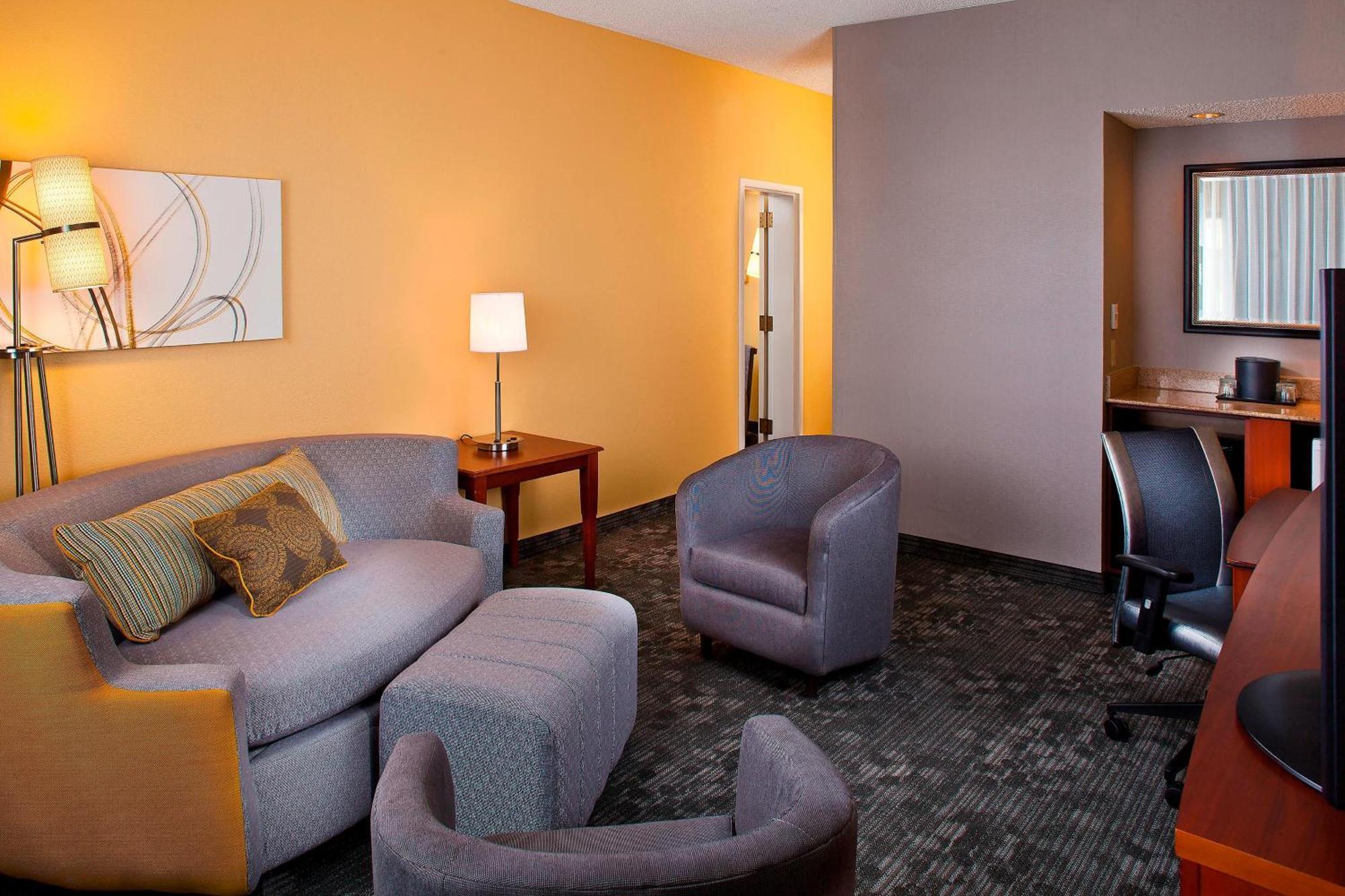 Courtyard By Marriott Huntsville University Drive Exteriör bild