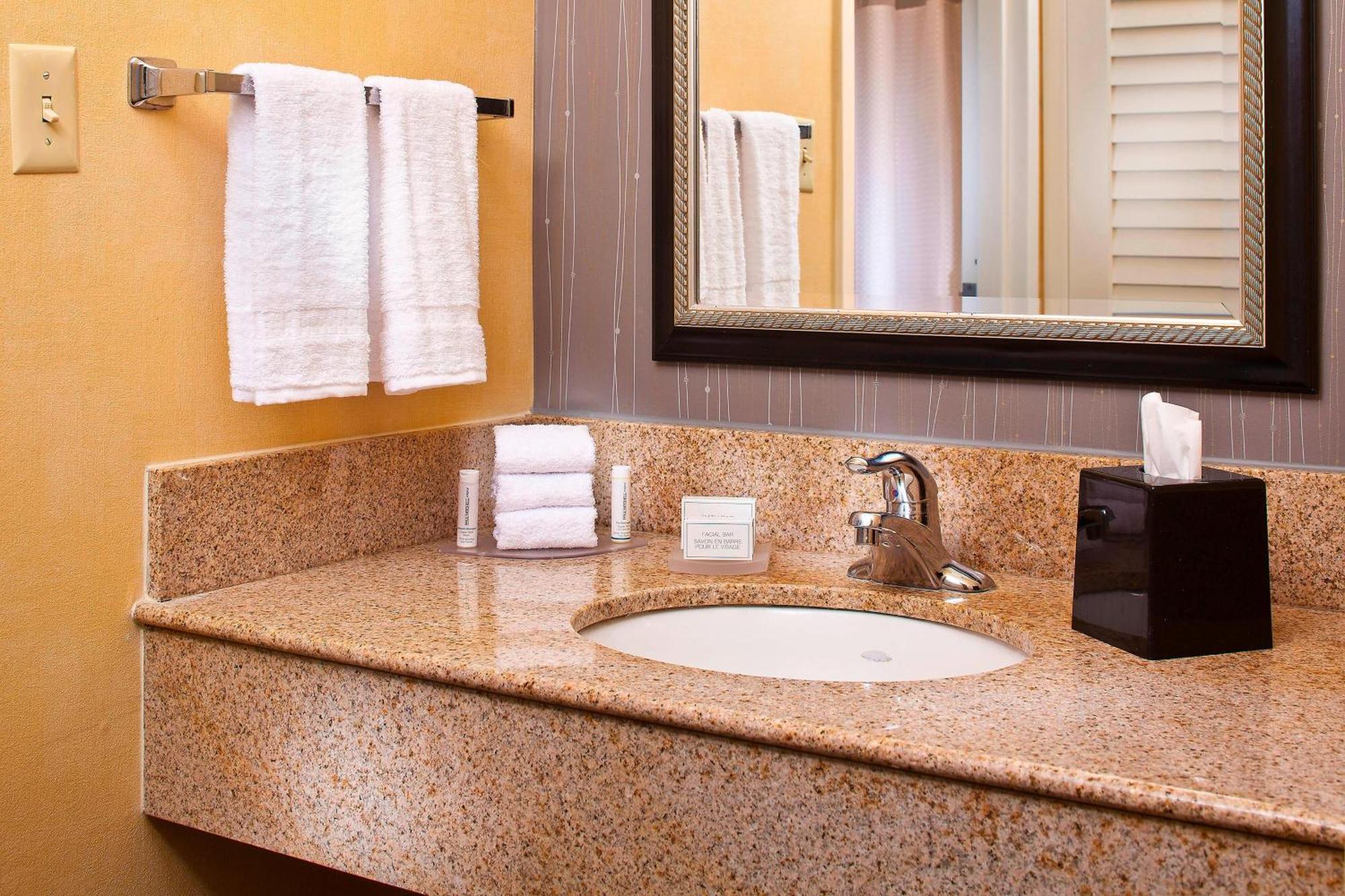 Courtyard By Marriott Huntsville University Drive Exteriör bild