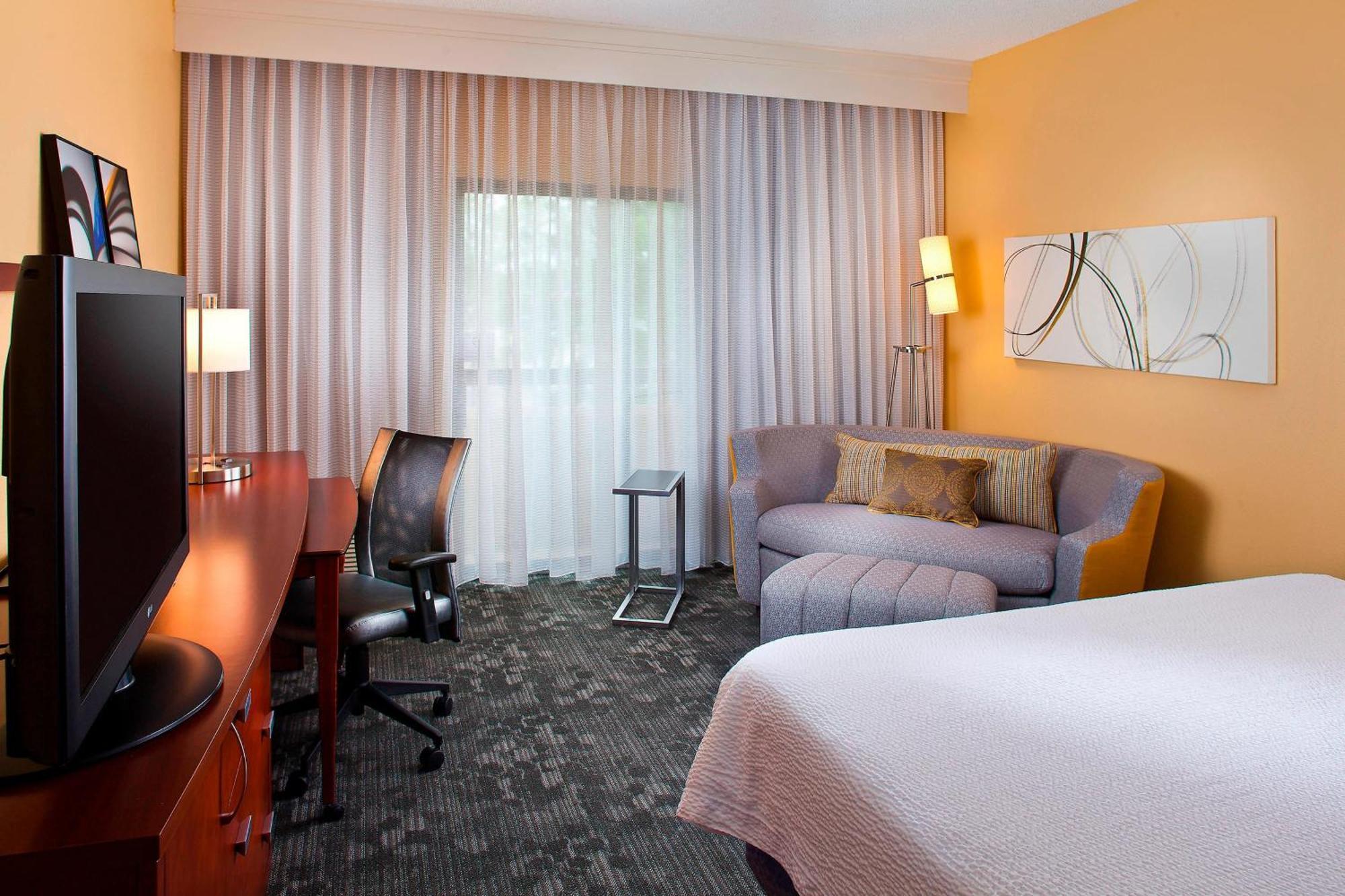 Courtyard By Marriott Huntsville University Drive Exteriör bild