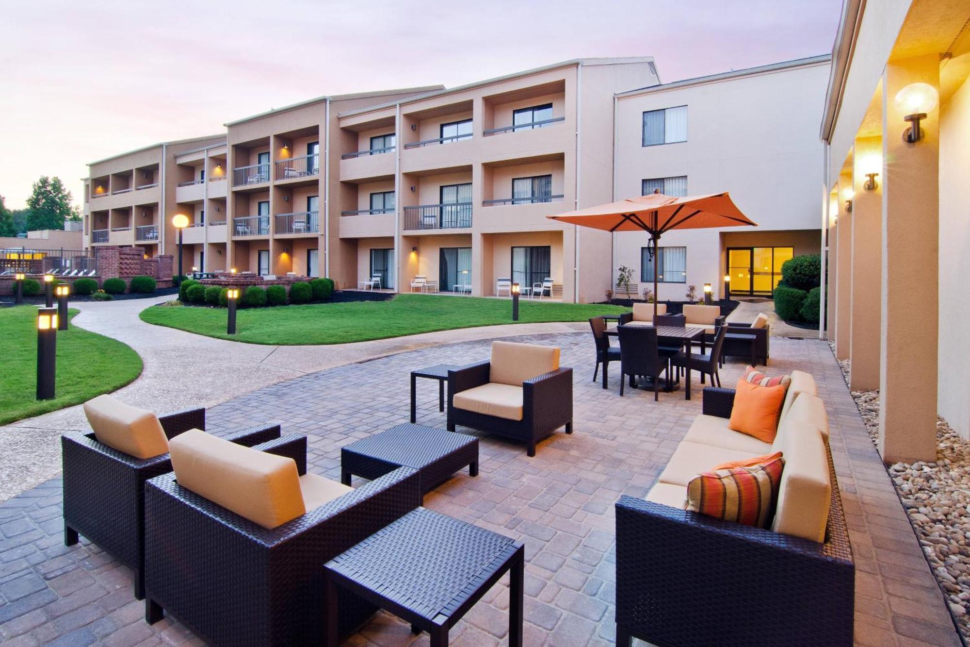 Courtyard By Marriott Huntsville University Drive Exteriör bild