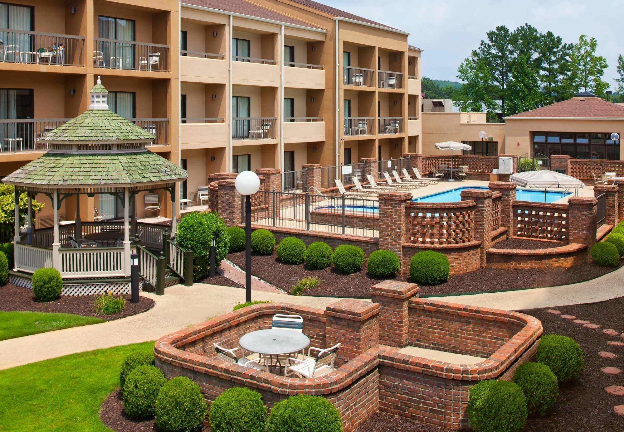 Courtyard By Marriott Huntsville University Drive Exteriör bild